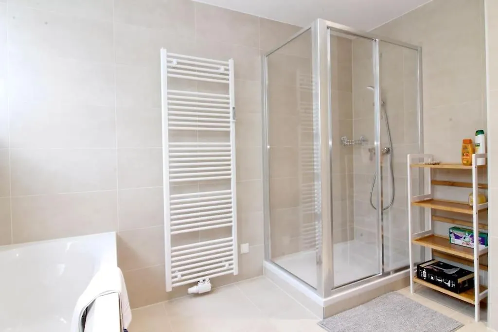 Central Vienna Charm - Comfortable 3-Br Stay 0*,
