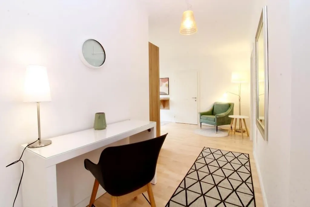 Central Vienna Charm - Comfortable 3-Br Stay