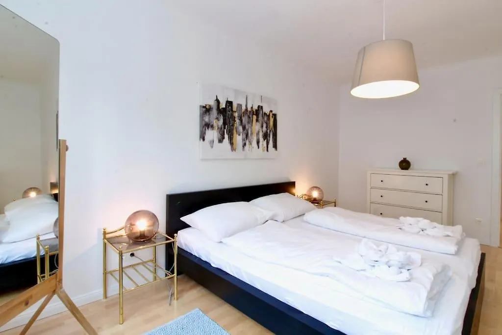 Central Vienna Charm - Comfortable 3-Br Stay 0*,  Österreich
