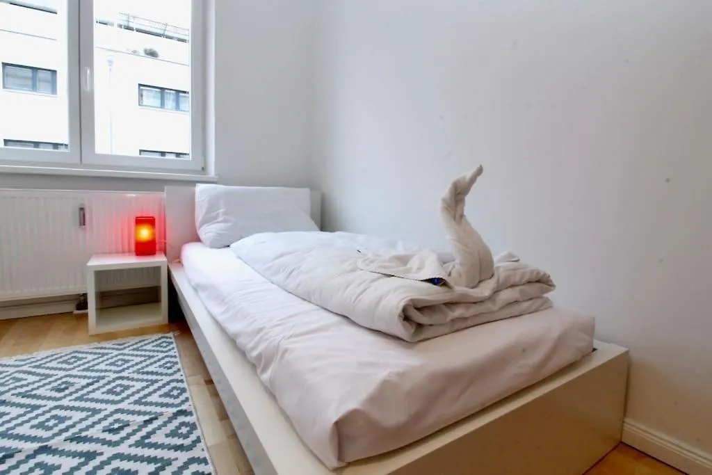Central Vienna Charm - Comfortable 3-Br Stay Apartment