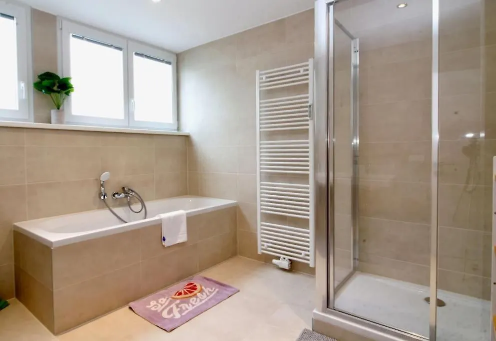 Central Vienna Charm - Comfortable 3-Br Stay Apartment